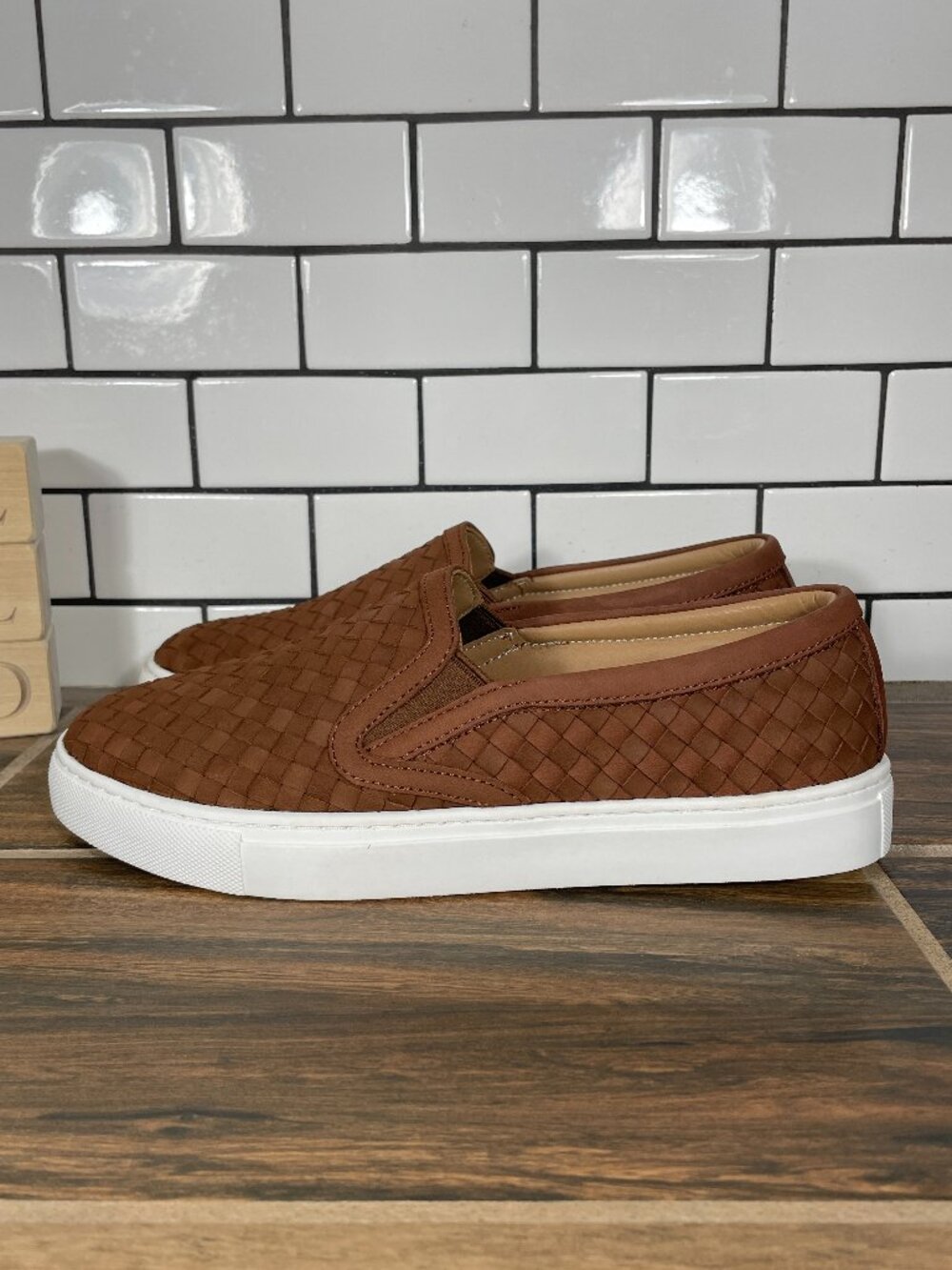 Quince 100% Handwoven Leather Slip On Sneaker Shoes Womens Size 8 Brown Nubuck